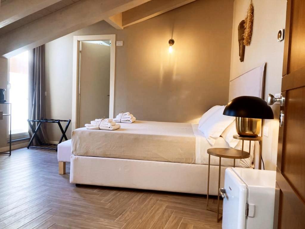 Gatto Bianco Rooms 42 Bergamo Exterior foto